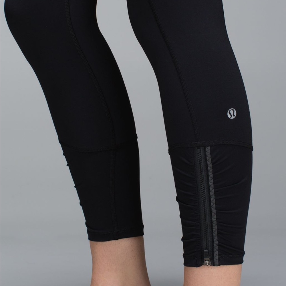 RARE Lululemon QUIET STRIPE Runday Crops! - Picture 3 of 10